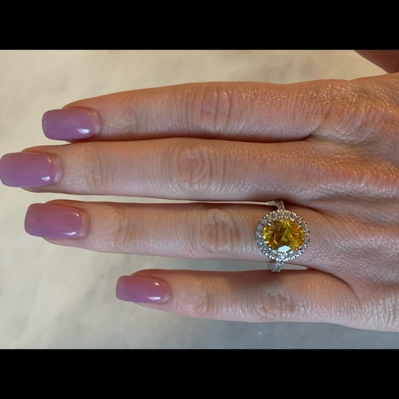 High End- yellow cubic zirconia halo ring - Picture 3 of 4